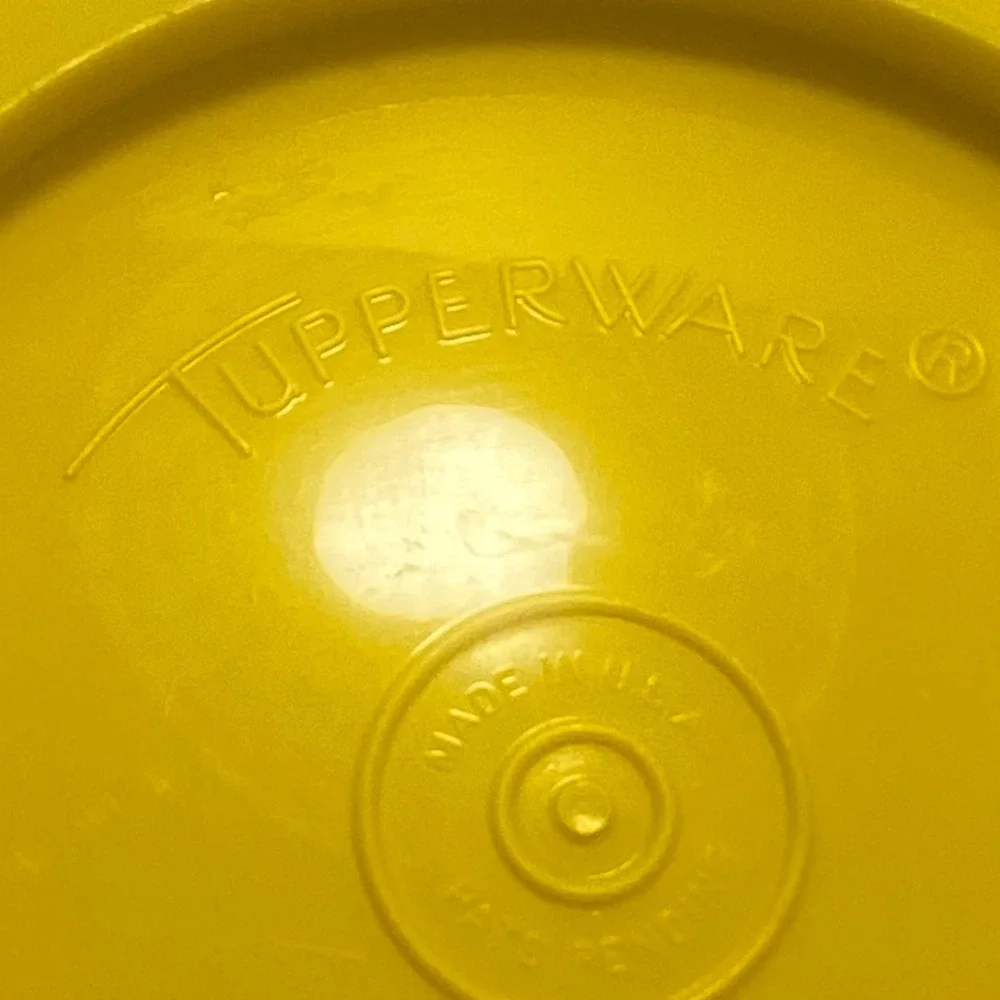 Tupperware Serving Bowl Yellow Excellent Starburst Lid Vintage USA
